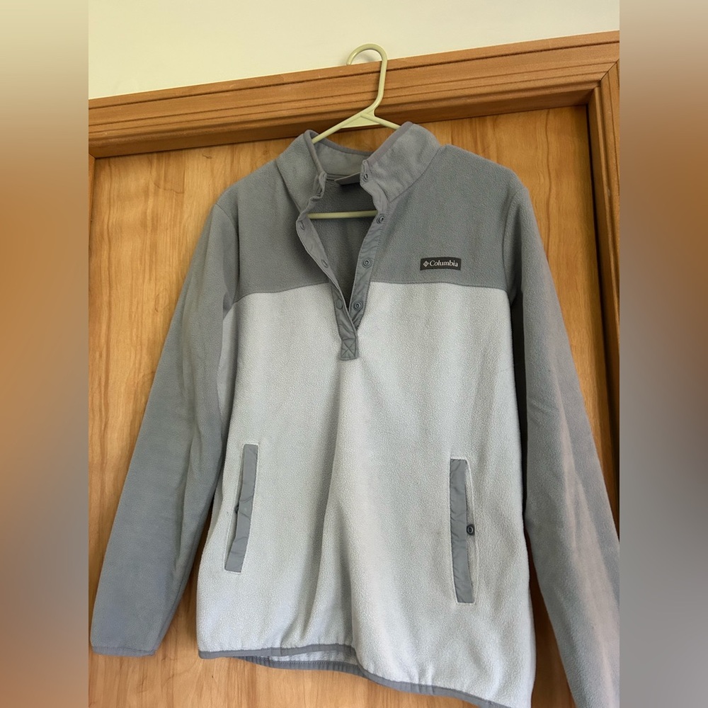 EUC Gray Blue Medium Columbia Fleece